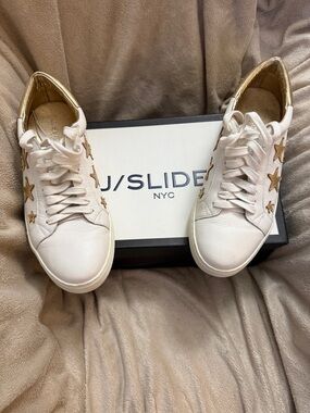 J/SLIDES White Leather Sneakers with Gold Star Accents